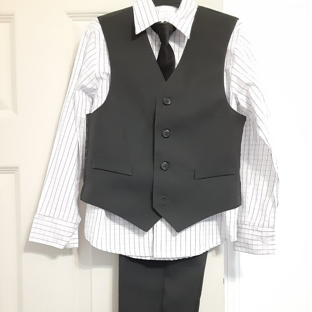 Van Heusen Boys 4-pc Suit Set, Size 6 Reg, Black w/Purple & White Shirt